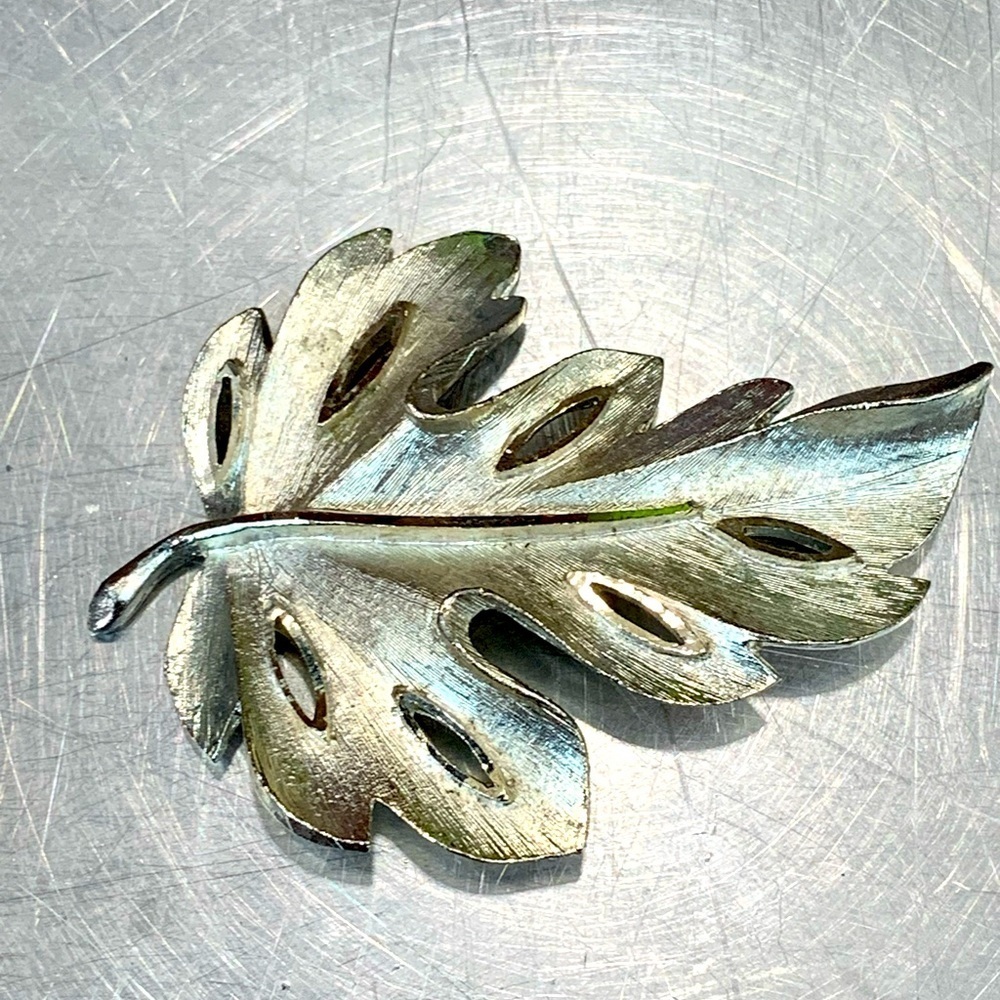 Vintage Signed BSK Leaf Brooch Pin Gold Tone Costume Jewelry